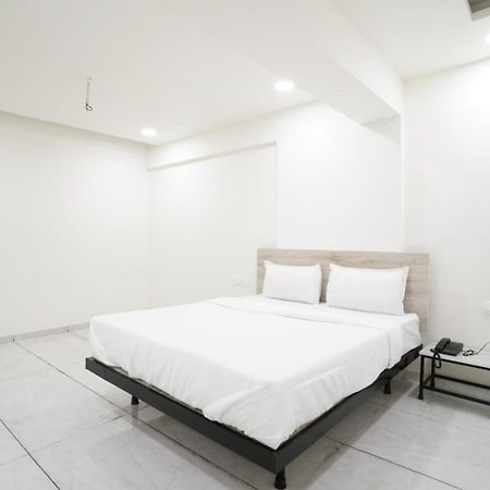 Hotel Bhakti Inn Nászik Kültér fotó