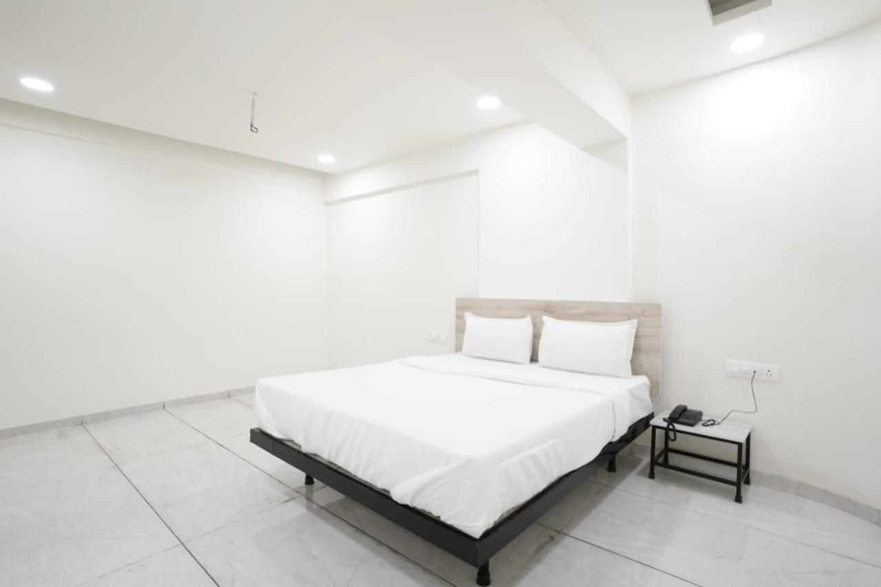 Hotel Bhakti Inn Nászik Kültér fotó